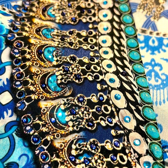 NWT - TRUE COLOURS Lace-up V-neck Caftan - Picture 3 of 9